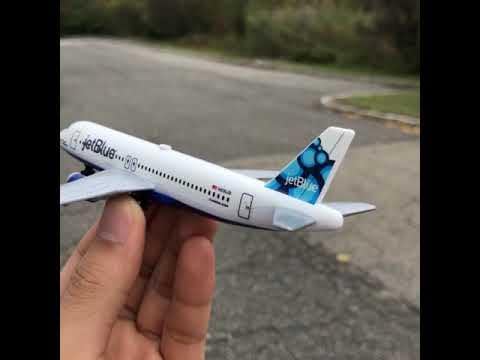 Daron Toy Airplane – jetBlue – Die-Cast Metal Model Airplane Toy with Plastic Parts for Kids Ages 3+