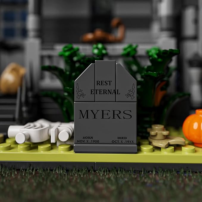 Halloween House Building Blocks Kits, Present for Friends and Fans，Collectible Decoration Building Toy(797 Pieces) Compatible with Lego