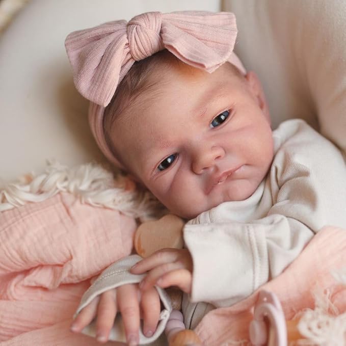 WOOROY Realistic Reborn Baby Dolls - 20 Inch Lifelike Newborn Baby Doll Girl Real Life Baby Dolls with Weighted Soft Body Gift Toy for Kids Age 3+