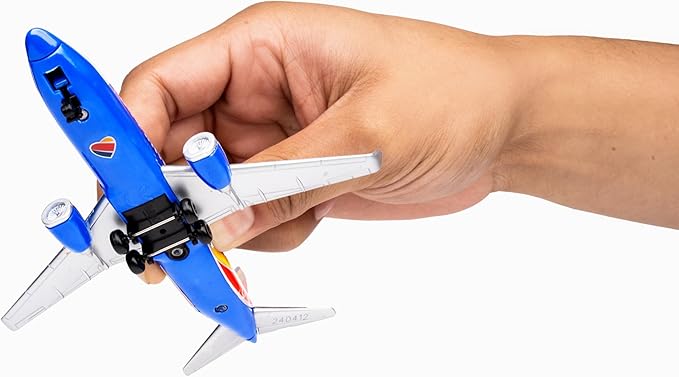 Daron Toy Airplane – Southwest Airlines – Die-Cast Metal Model Airplane Toy with Plastic Parts for Kids Ages 3+