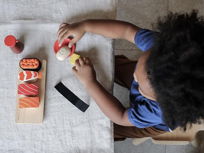 PlanToys® Wooden Pretend Play Food Sushi Kit for Kids | Kitchen Toy Includes Sushi Rolls, Nigiri, Soy Sauce Bottle & Serving Tray | Montessori Kitchen Role Play Toy for Toddlers