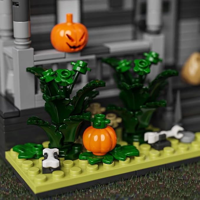 Halloween House Building Blocks Kits, Present for Friends and Fans，Collectible Decoration Building Toy(797 Pieces) Compatible with Lego