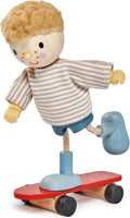 Tender Leaf Toys - The Goodwood Family - Wooden Miniatures Flexible Doll, Multicultural Action Figure for Dollhouse - Encourage Creative and Imaginative Fun Play for Children - Age 3+