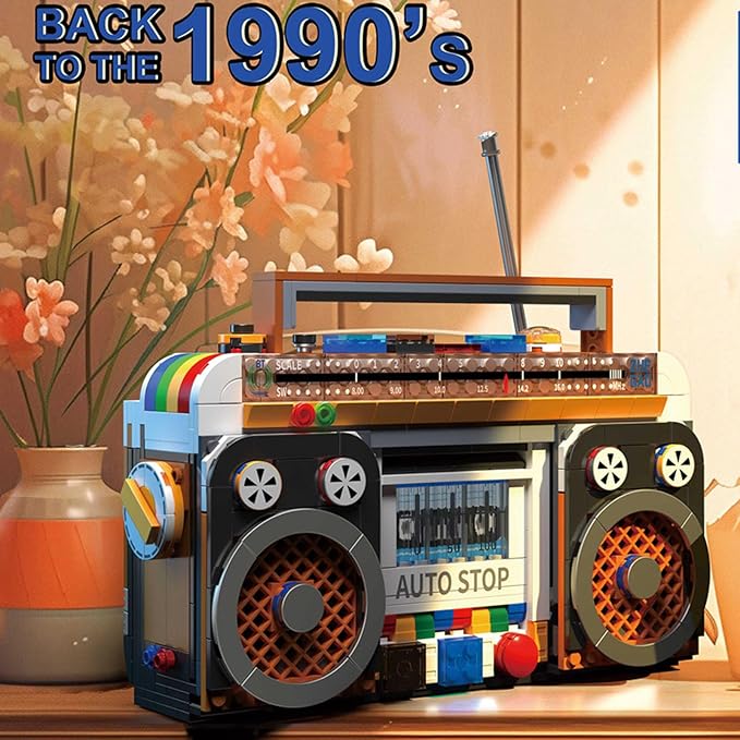 Retro Radio Recorder Building Blocks Brick Kits, Boys Radio Model Collectible Building Toys Set, Creative Gift for Adults, Children and Fans, with 2 Figures (554 Pieces)