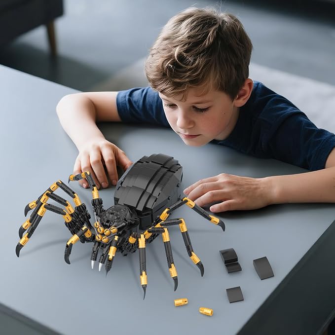 HIGH GODO Wild Animals Spider Building Set, Magic Animal Black Spider Model Kit, Horror Halloween Spiders Toy for Kids Adults 8+ (445PCS)