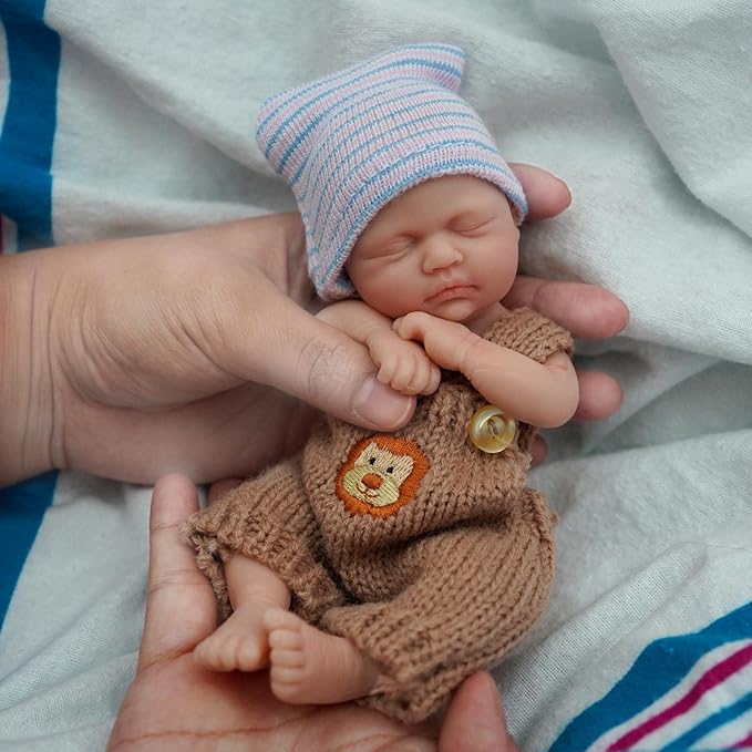 Miniature Silicone Full Body 7 Inch Realistic Newborn Doll Lifelike Sleeping Eyes Closed Baby Boy The Look Real Doll with Clothes Accessories Gift Box Set