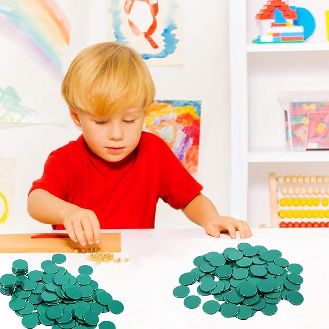 Coopay 300 Pieces Plastic Learning Counters Disks Bingo Chip Counting Discs Markers for Math Practice and Poker Chips Game Tokens,1 Inch (Green Style 1)