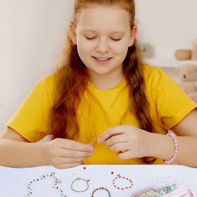 Christmas Beads,2600 PCS +Christmas Bracelet Making Kit Friendship Bracelet Kit with Clay Bead Pearl Letter Round Beads, Charms DIY Beads for Jewelry Making Crafts for Gifts