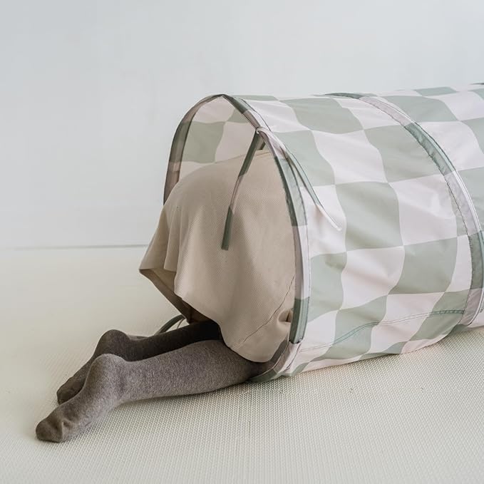 3 Sprouts Kids Play Tunnel - Pop Up Collapsible Tunnels with Recycled Fabric - Fun Crawling Tunnel for Toddler, Baby, Children to Crawl Through, Gross Motor Toy for Indoor Play - Checkered Green