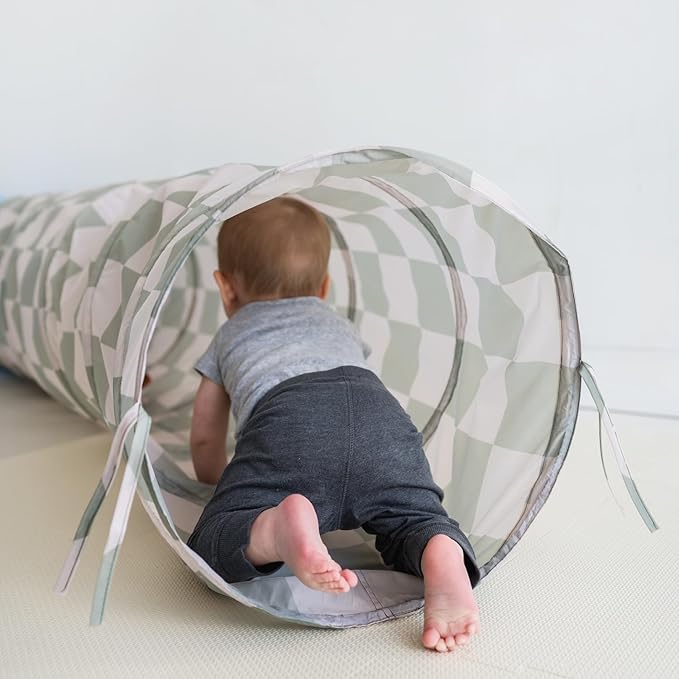 3 Sprouts Kids Play Tunnel - Pop Up Collapsible Tunnels with Recycled Fabric - Fun Crawling Tunnel for Toddler, Baby, Children to Crawl Through, Gross Motor Toy for Indoor Play - Checkered Green