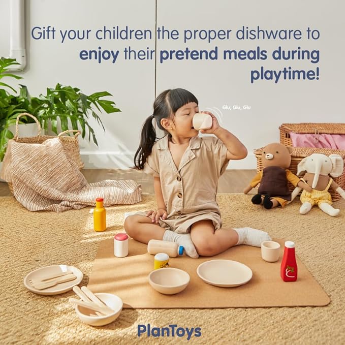 PlanToys® Pretend Play Wooden Tableware Set for Kids | 16-Piece Montessori Kitchen Toy Set with Plates, Cups, Bowls & Utensils | Eco-Friendly, Non-Toxic Toy for Toddlers & Preschoolers