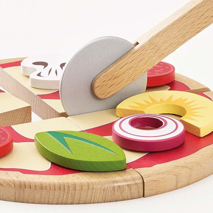 Le Toy Van - Childrens Wood Pretend Play Food | Wooden Honeybake Pizza Pretend Food Toy Playset | Toy Kitchen Accessories Play Food Role Play Toy (TV279)