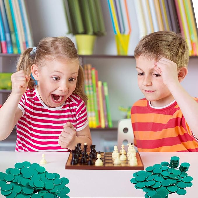 Coopay 300 Pieces Plastic Learning Counters Disks Bingo Chip Counting Discs Markers for Math Practice and Poker Chips Game Tokens,1 Inch (Green Style 1)
