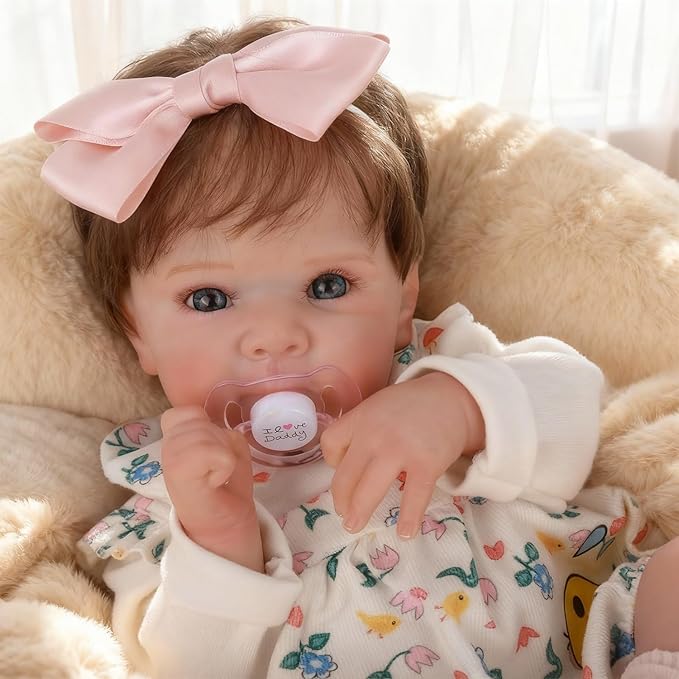 WOOROY Realistic Reborn Baby Dolls - 18 Inch Lifelike Newborn Baby Dolls Girl Real Life Soft Body Baby Doll Gift Toy with Feeding Accessories for Kids Age 3+