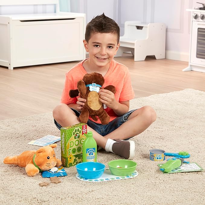 Melissa & Doug Feeding and Grooming Pet Care Play Set Pretend Play Vet Toy Veterinarian Kit for Kids