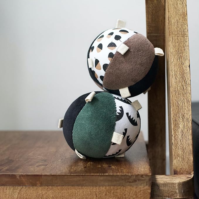 Wee Gallery Taggy Ball with Rattle, Soft Sensory Baby Toy, Sensory Ball with Organic Cotton Fabric, Little Tags & Gentle Rattle for Tummy Time, Grasping & Developmental Play, Jungle
