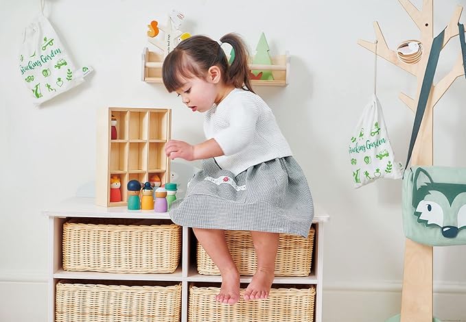 Tender Leaf Toys - Happy Folk Hotel - 9 Pcs Wooden Diversity Peg Dolls Open-Ended Toys - Montessori People Figures Play Set - Age 3+