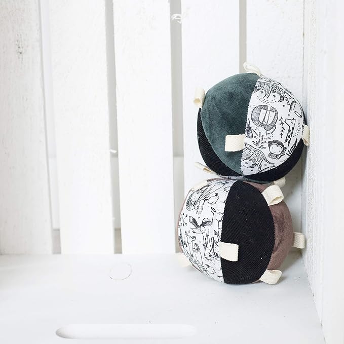 Wee Gallery Taggy Ball with Rattle, Soft Sensory Baby Toy, Sensory Ball with Organic Cotton Fabric, Little Tags & Gentle Rattle for Tummy Time, Grasping & Developmental Play, Woodland