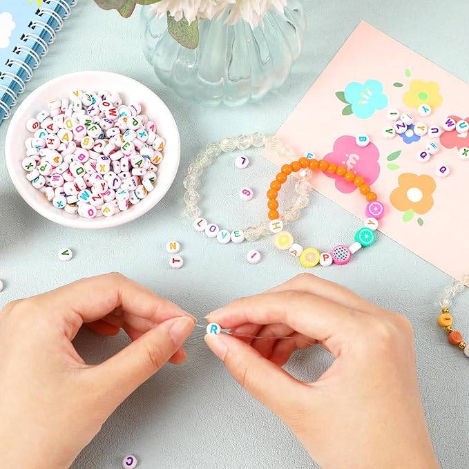 Letter Beads, DECYOOL Acrylic Alphabet Beads with 1 Roll Elastic String for Bracelet Necklace Jewelry Making Supplies (White Colorful)