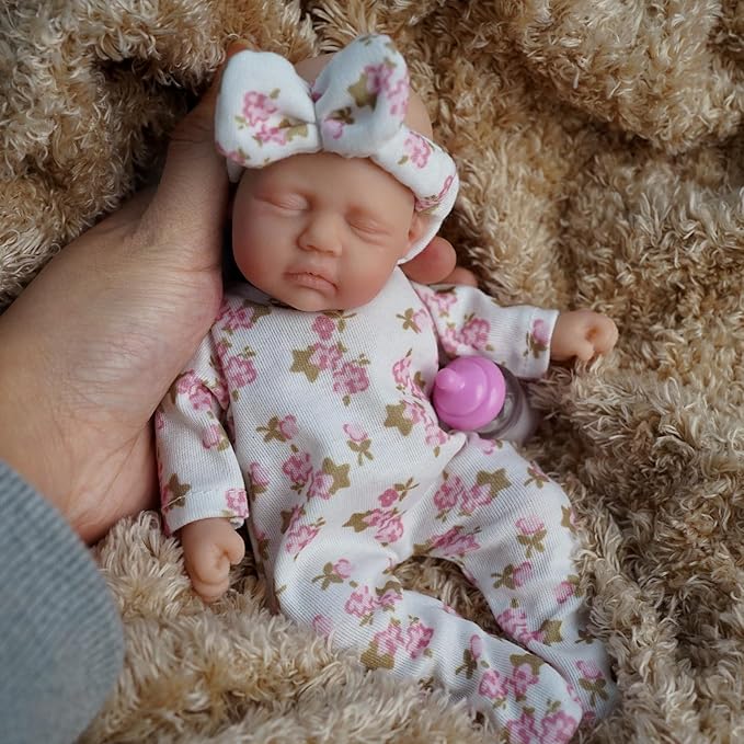 7" Girl Micro Preemie Full Body Silicone Baby Doll ，Realistic Newborn Baby Doll Real Life Miniature Baby Doll with Feeding Accessories