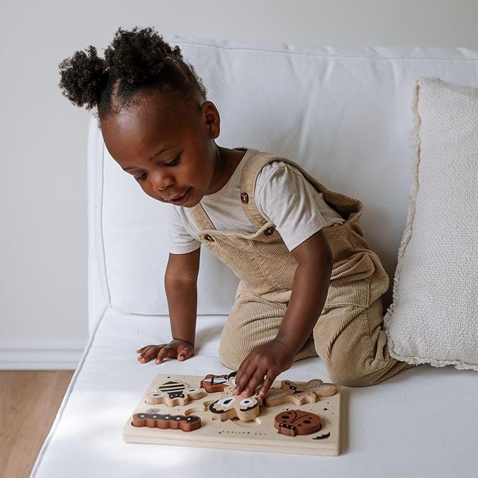 Wee Gallery Wooden Tray Puzzle Bugs, Montessori Toy for Toddlers and Preschoolers for Early Learning and Fine Motor Skill Development, Sustainable Educational Puzzle for Kids
