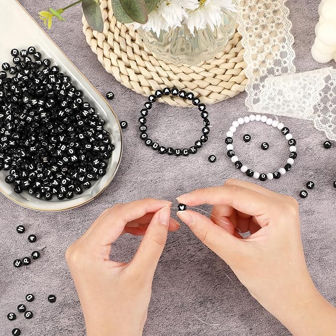 Letter Beads, DECYOOL Acrylic Alphabet Beads with 1 Roll Elastic String for Bracelet Necklace Jewelry Making Supplies (Black White)