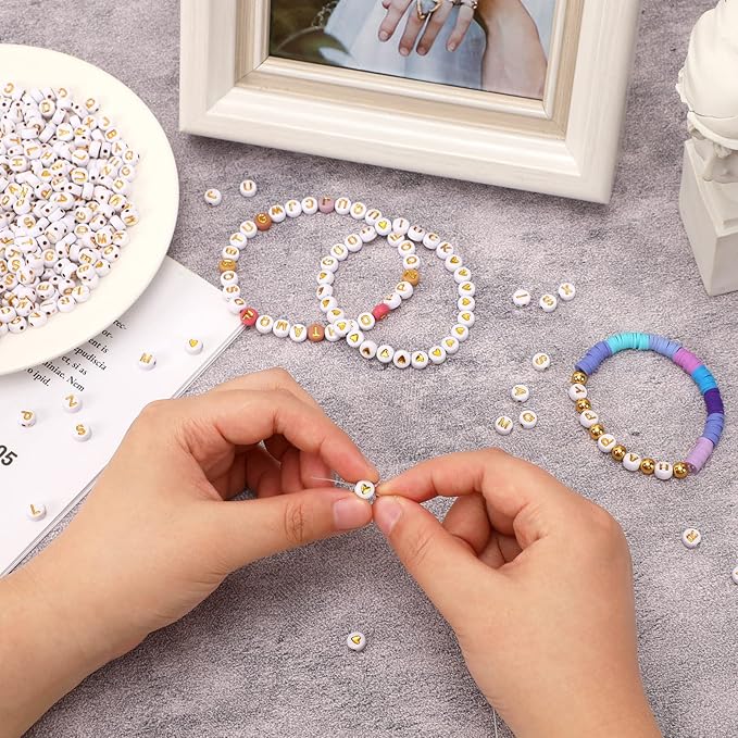 DECYOOL Letter Beads, 1900Pcs 4×7mm White Gold Acrylic Alphabet Beads with 1 Roll Elastic String for Bracelet Necklace Jewelry Making Supplies